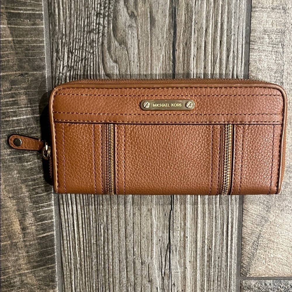 Michael Kors Brown Leather Zip Wallet 8.5”x4.5”